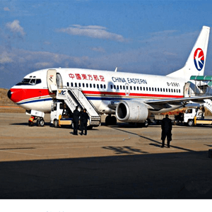 广州白云航空货运航空快运业稳步发展的原因是什么？